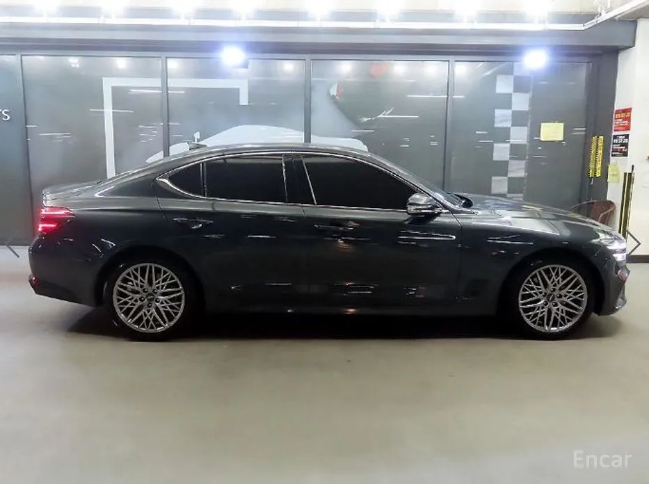 Фото 3 - Genesis G70