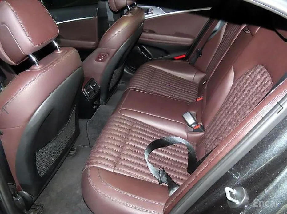 Фото 7 - Genesis G70