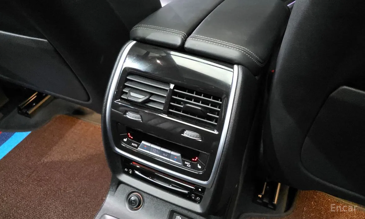 Фото 18 - BMW X7