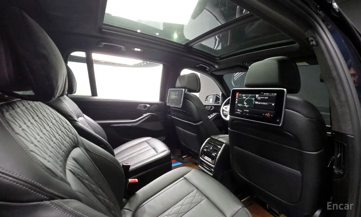 Фото 19 - BMW X7