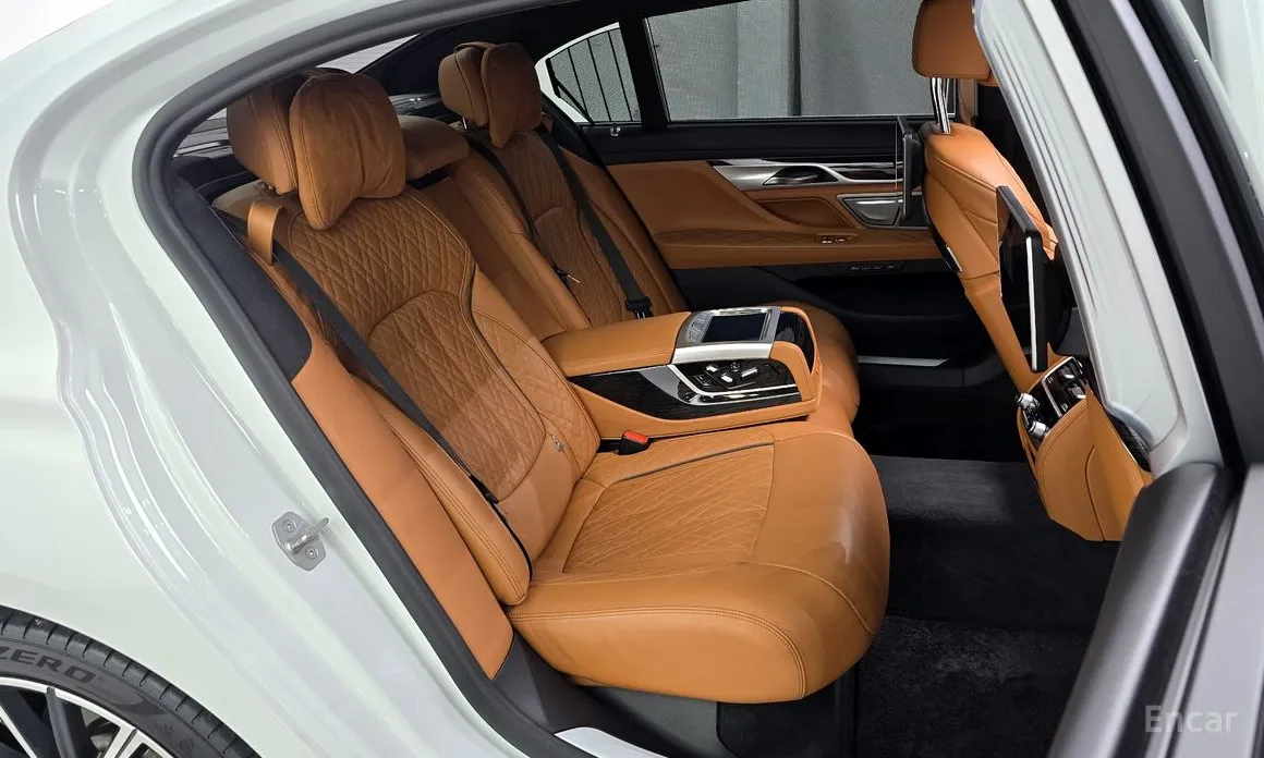 Фото 12 - BMW 7 Series