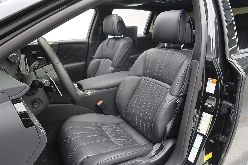 Фото 10 - Lexus LS