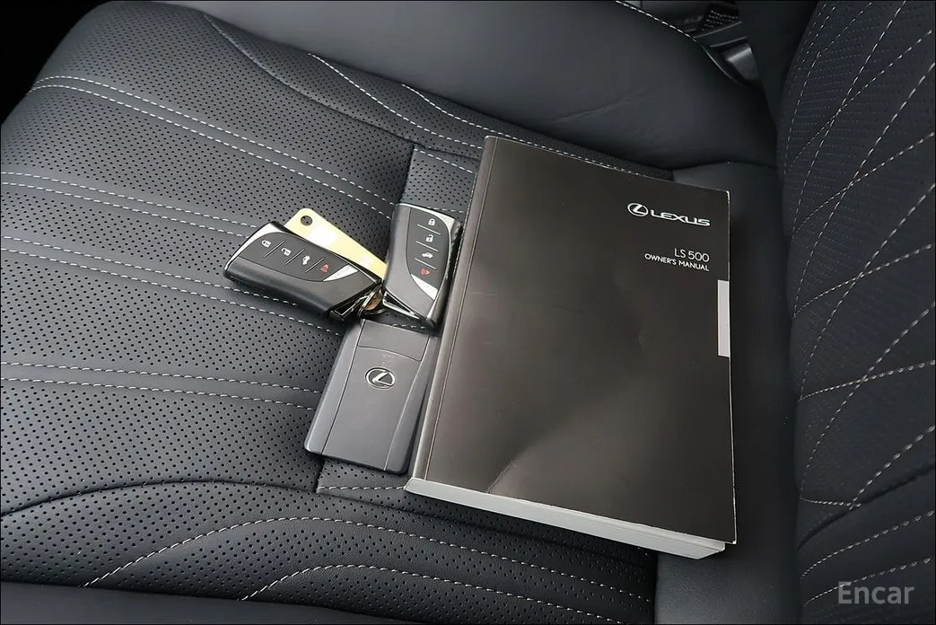 Фото 18 - Lexus LS