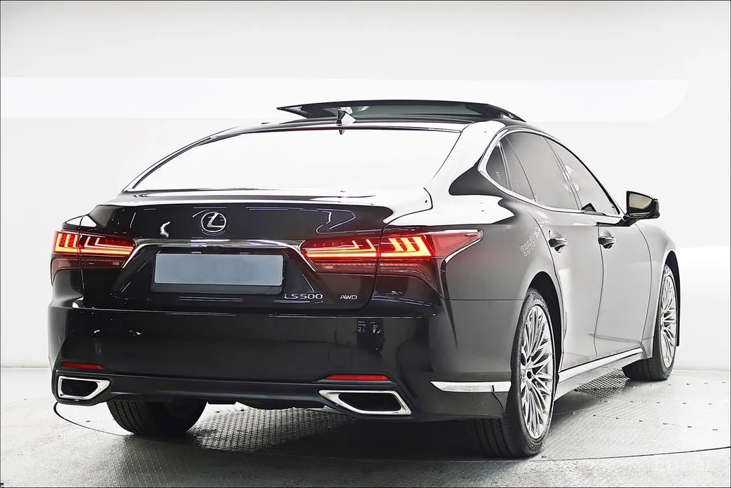 Фото 4 - Lexus LS