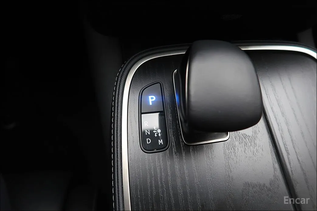 Фото 9 - Lexus LS