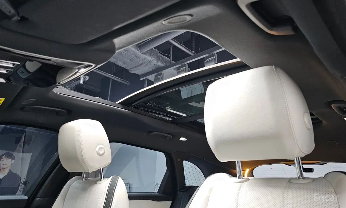 Фото 18 - Land Rover Range Rover Velar