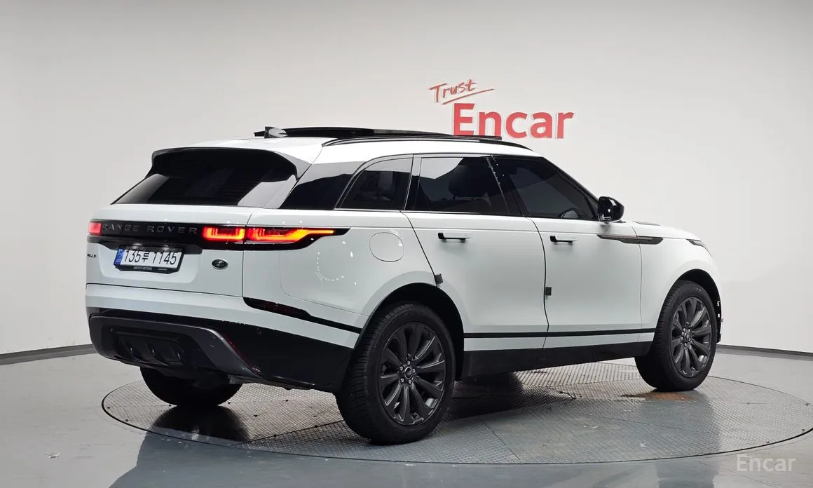 Фото 2 - Land Rover Range Rover Velar