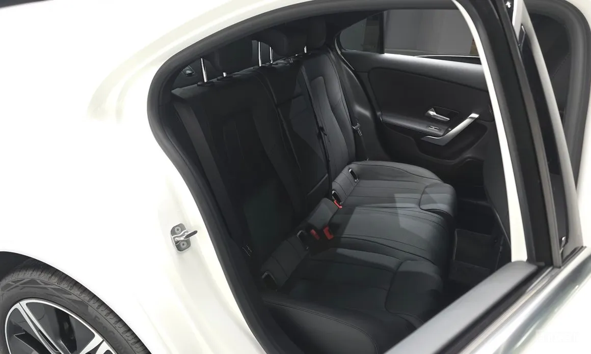 Фото 10 - Mercedes-Benz A-Class