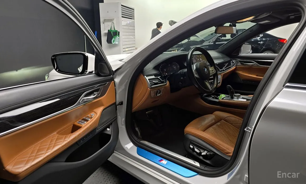 Фото 10 - BMW 7 Series