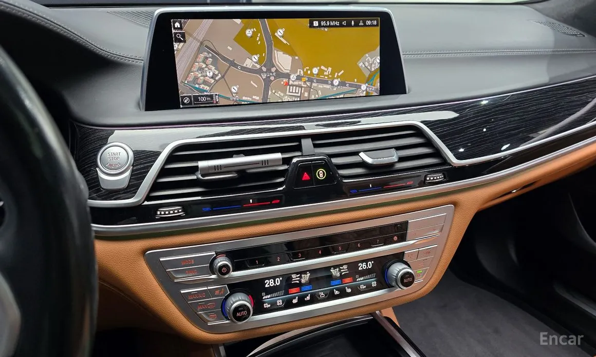 Фото 14 - BMW 7 Series