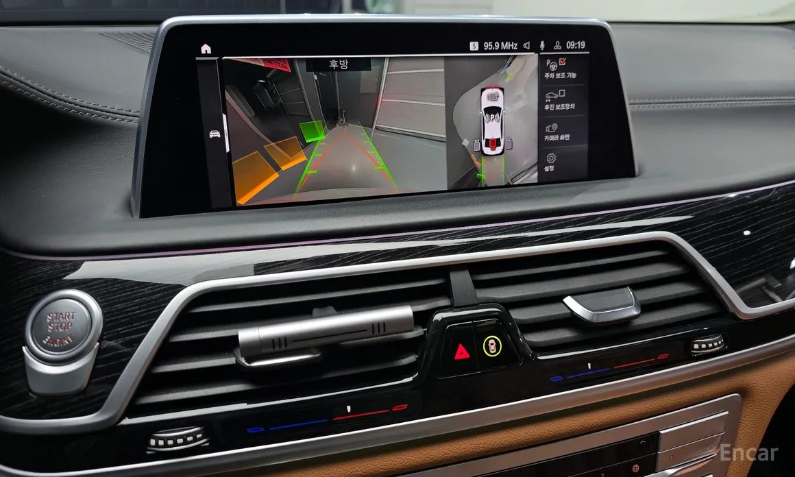 Фото 15 - BMW 7 Series