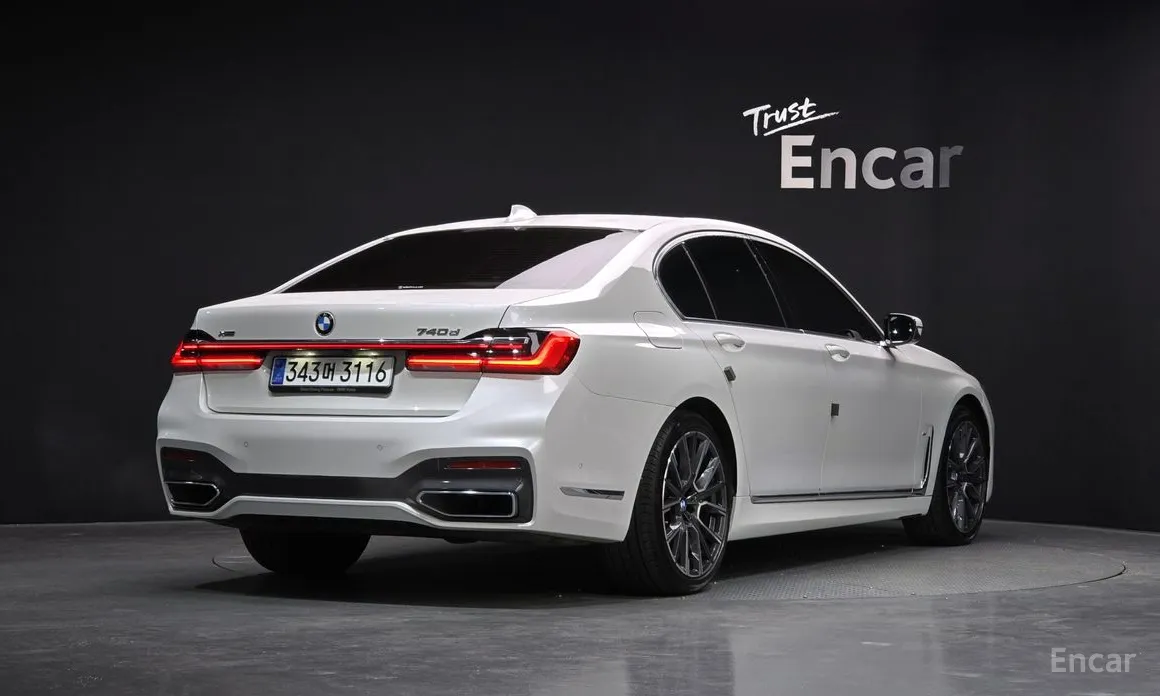 Фото 2 - BMW 7 Series