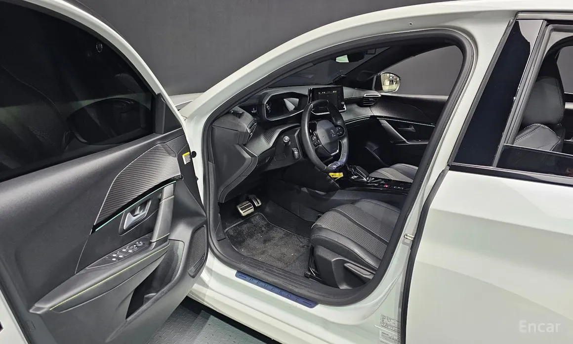 Фото 10 - Peugeot 208