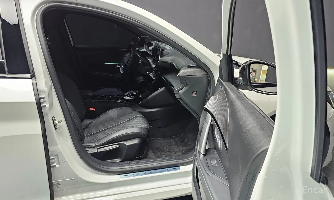 Фото 11 - Peugeot 208