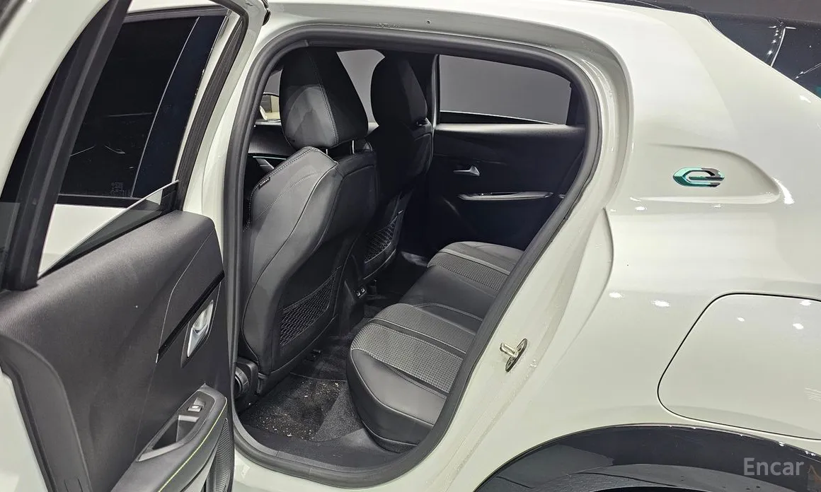 Фото 12 - Peugeot 208