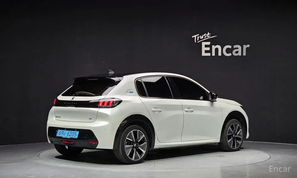 Фото 2 - Peugeot 208