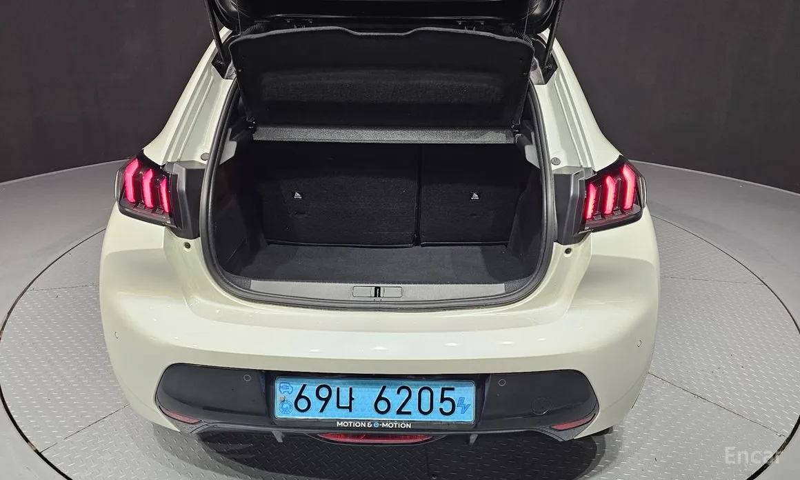 Фото 20 - Peugeot 208