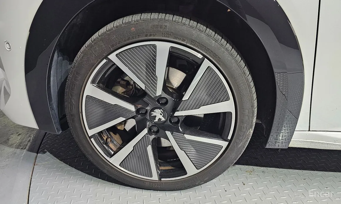 Фото 5 - Peugeot 208