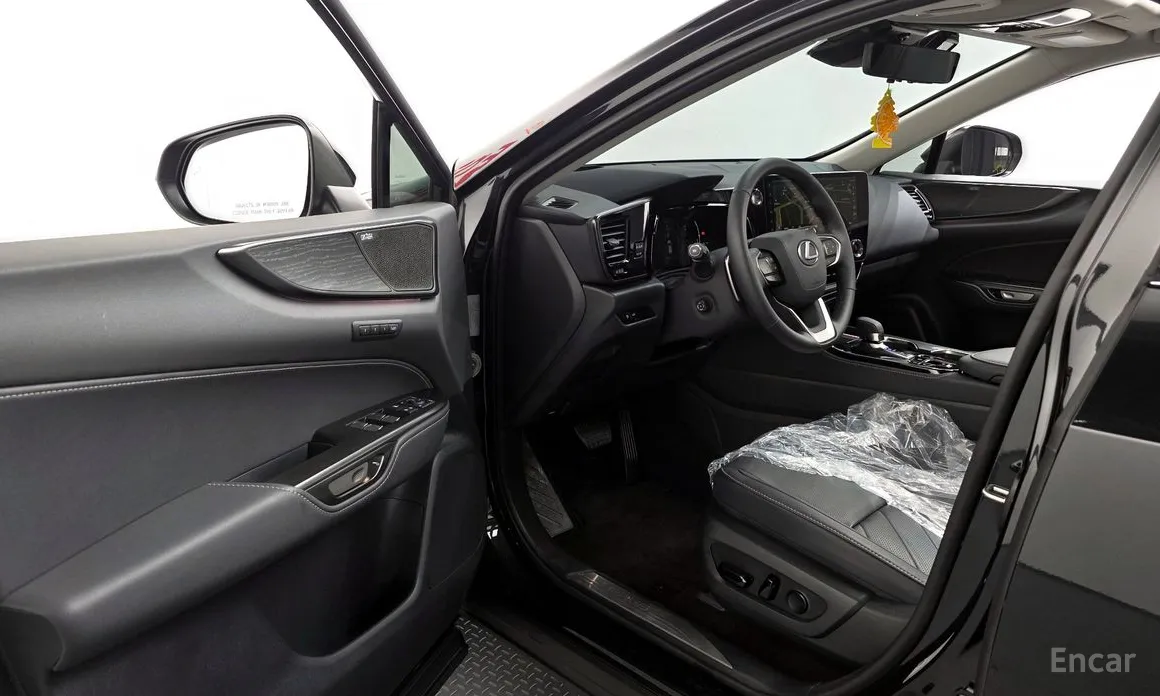 Фото 10 - Lexus NX