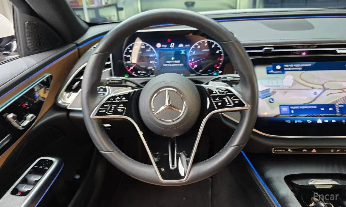 Фото 13 - Mercedes-Benz E-Class