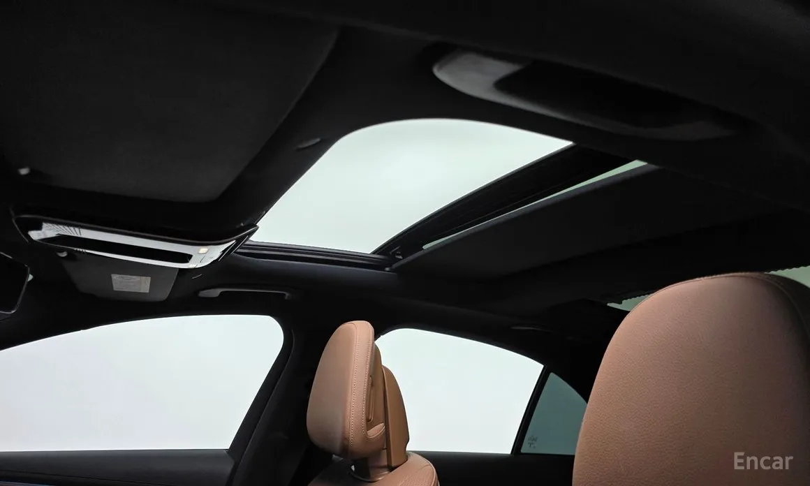 Фото 19 - Mercedes-Benz E-Class