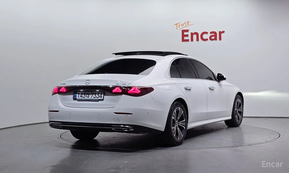 Фото 2 - Mercedes-Benz E-Class