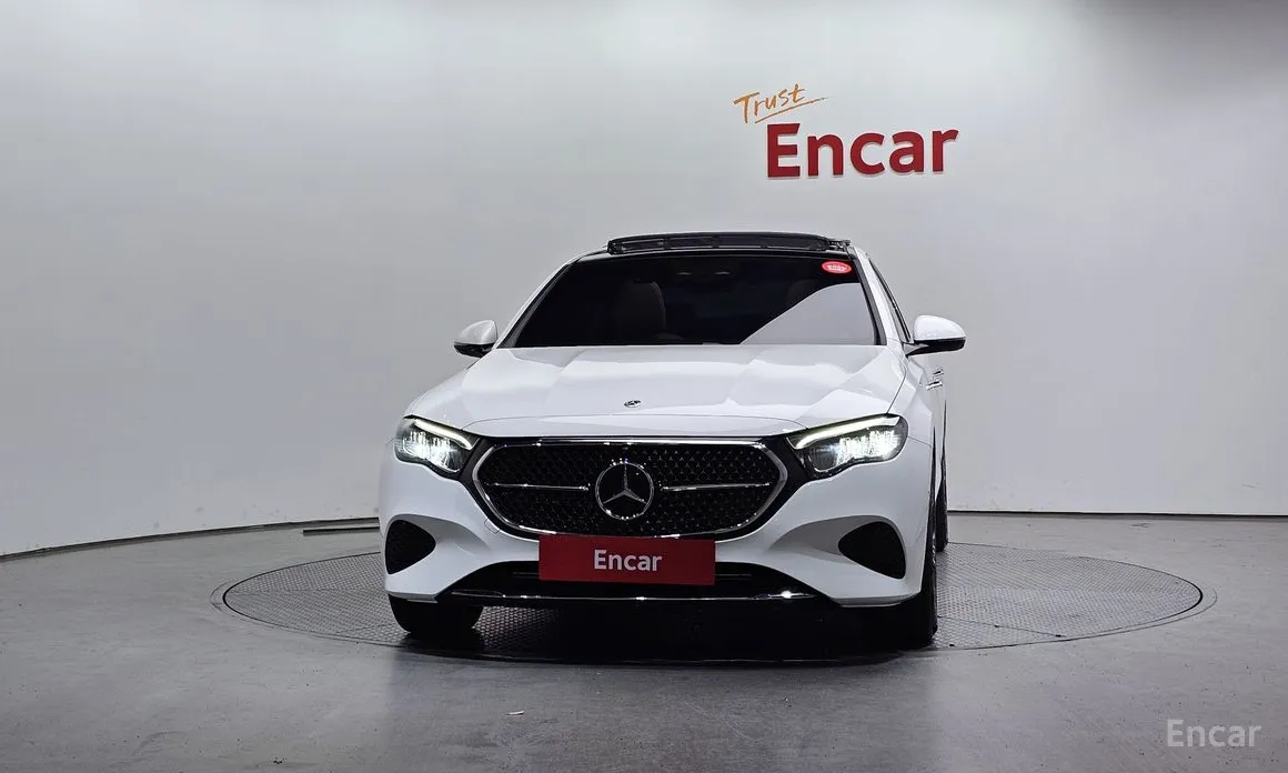 Фото 3 - Mercedes-Benz E-Class