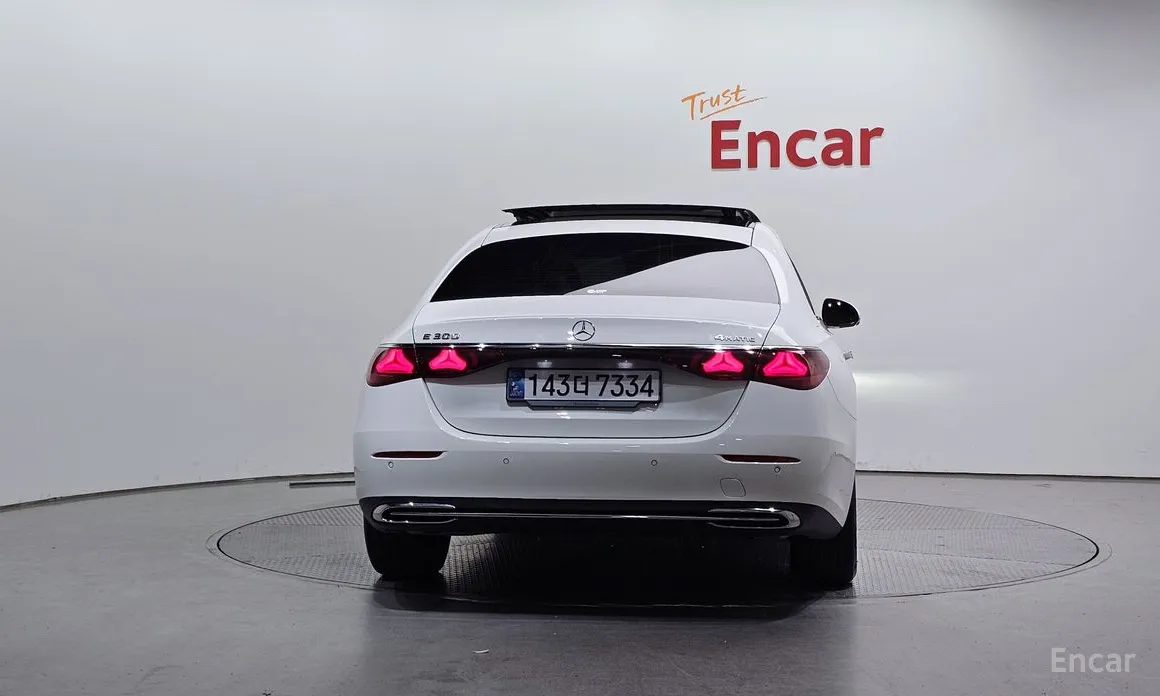 Фото 4 - Mercedes-Benz E-Class