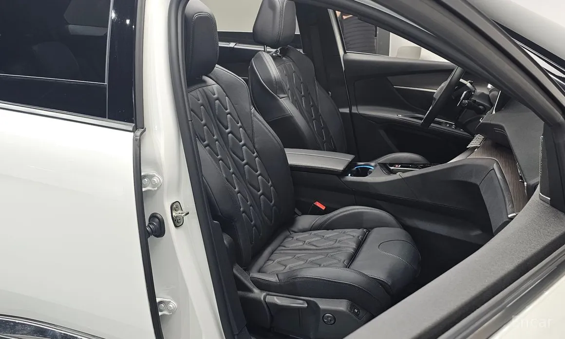 Фото 10 - Peugeot 5008