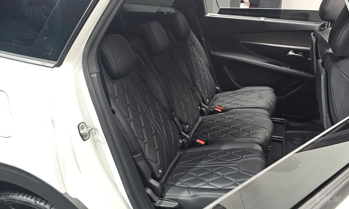 Фото 11 - Peugeot 5008