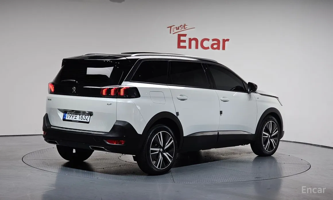 Фото 2 - Peugeot 5008