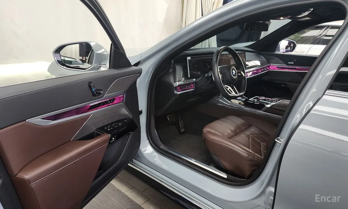 Фото 10 - BMW 7 Series