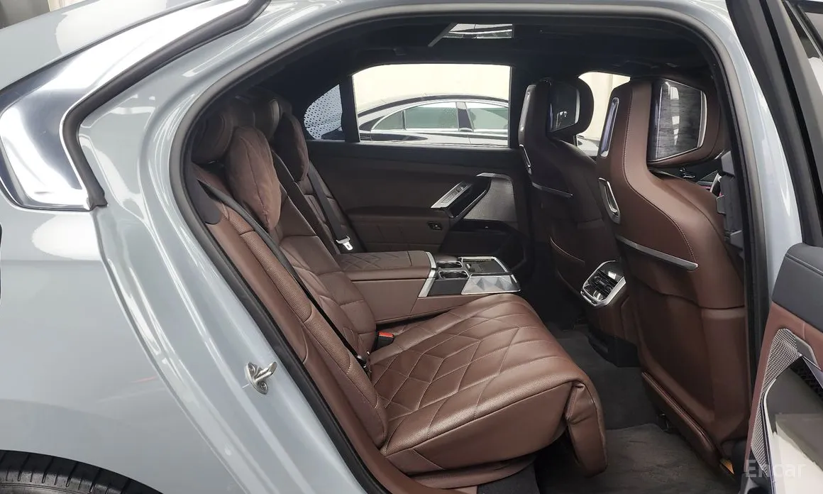 Фото 12 - BMW 7 Series