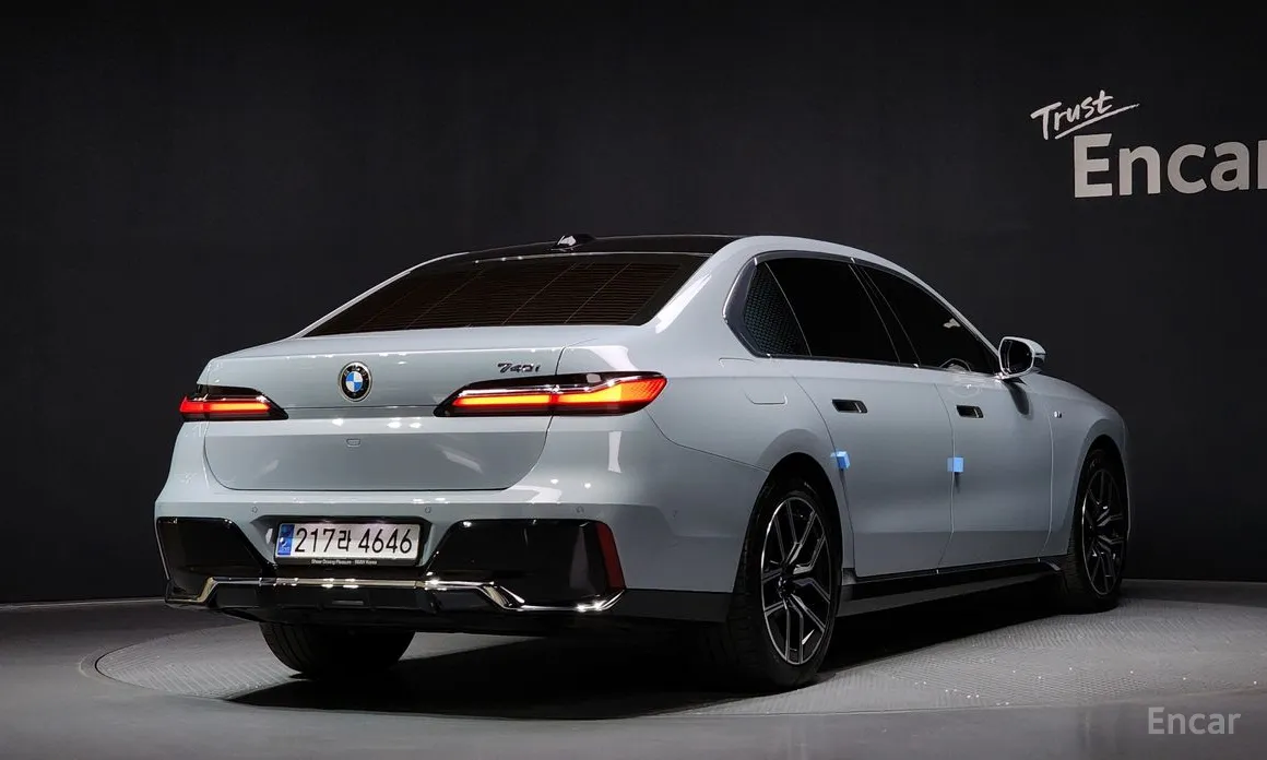 Фото 2 - BMW 7 Series