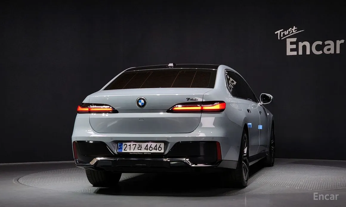 Фото 4 - BMW 7 Series