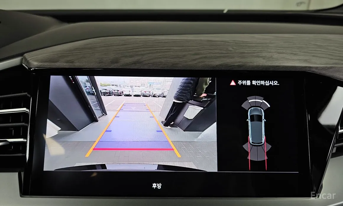 Фото 15 - Audi Q4 e-tron