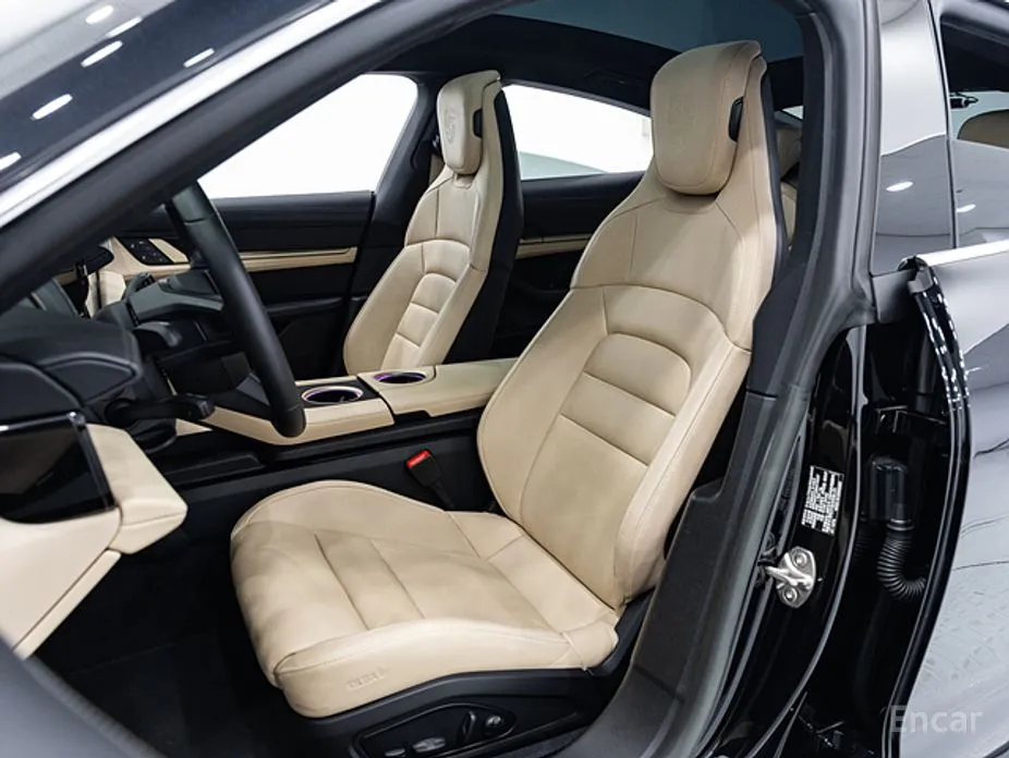 Фото 10 - Porsche Taycan