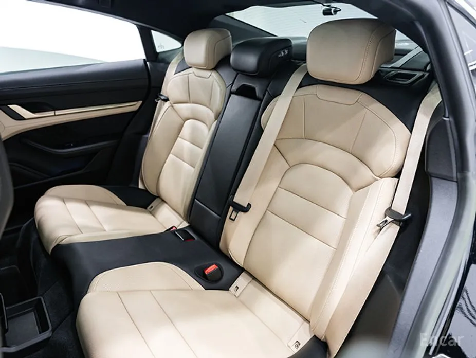 Фото 11 - Porsche Taycan