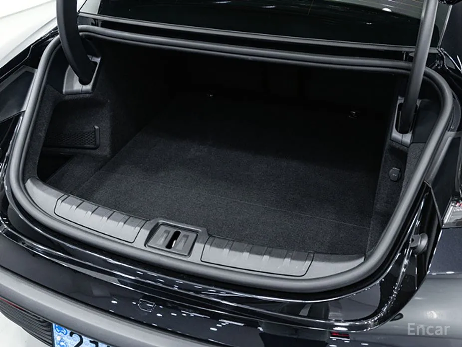 Фото 12 - Porsche Taycan