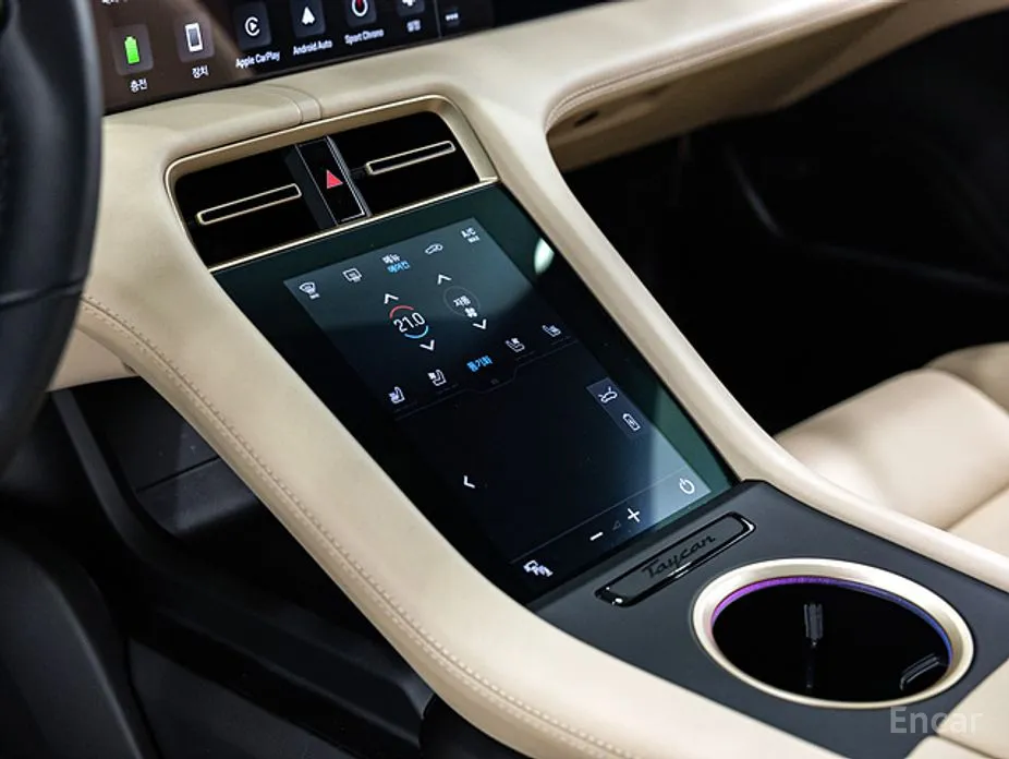 Фото 14 - Porsche Taycan