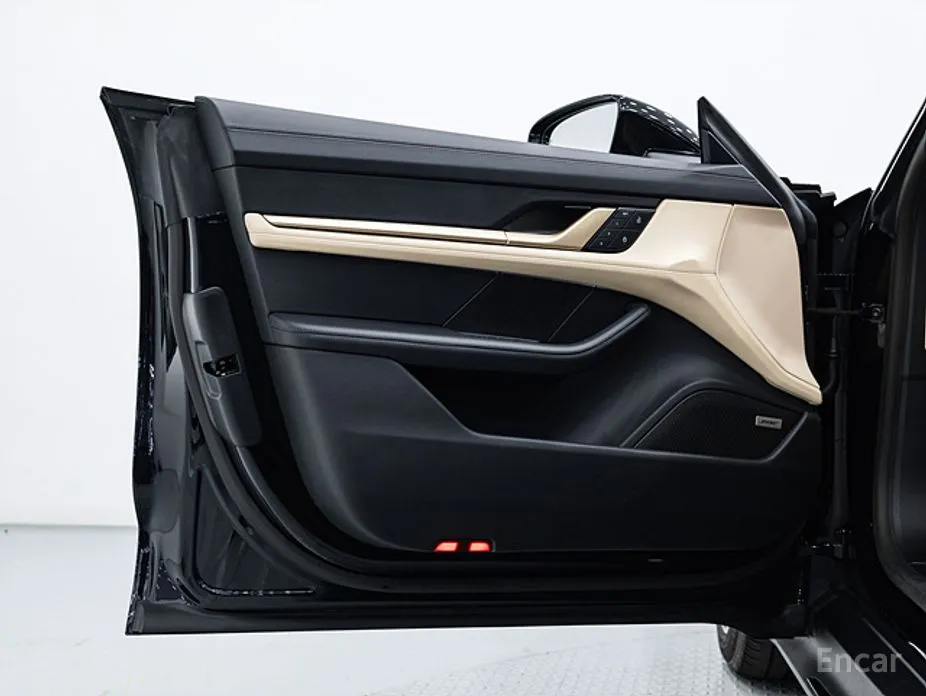 Фото 15 - Porsche Taycan