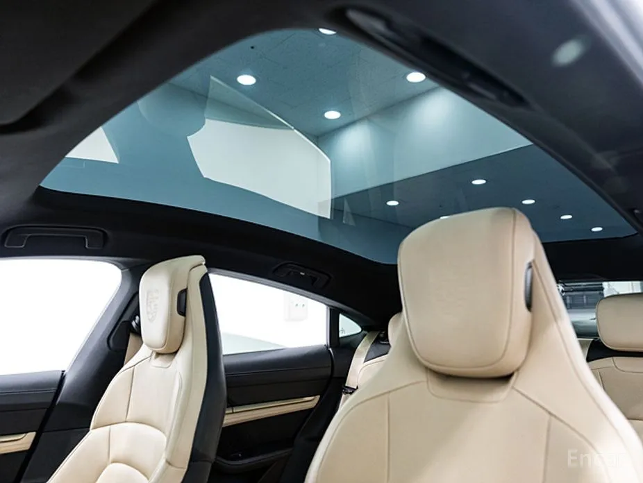 Фото 17 - Porsche Taycan