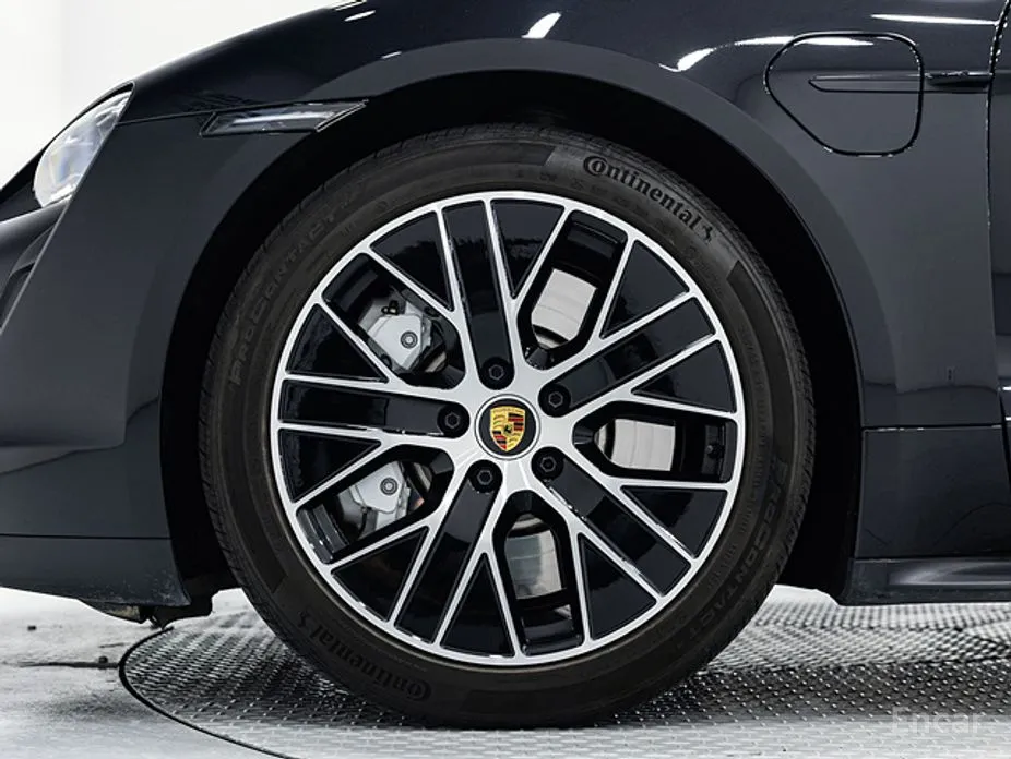 Фото 5 - Porsche Taycan