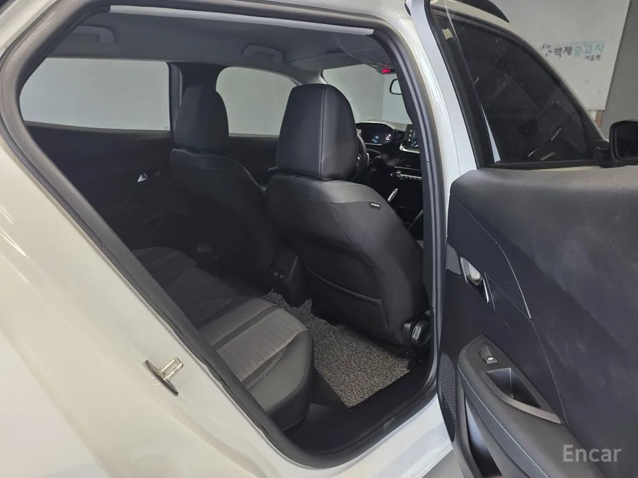 Фото 18 - Peugeot 2008