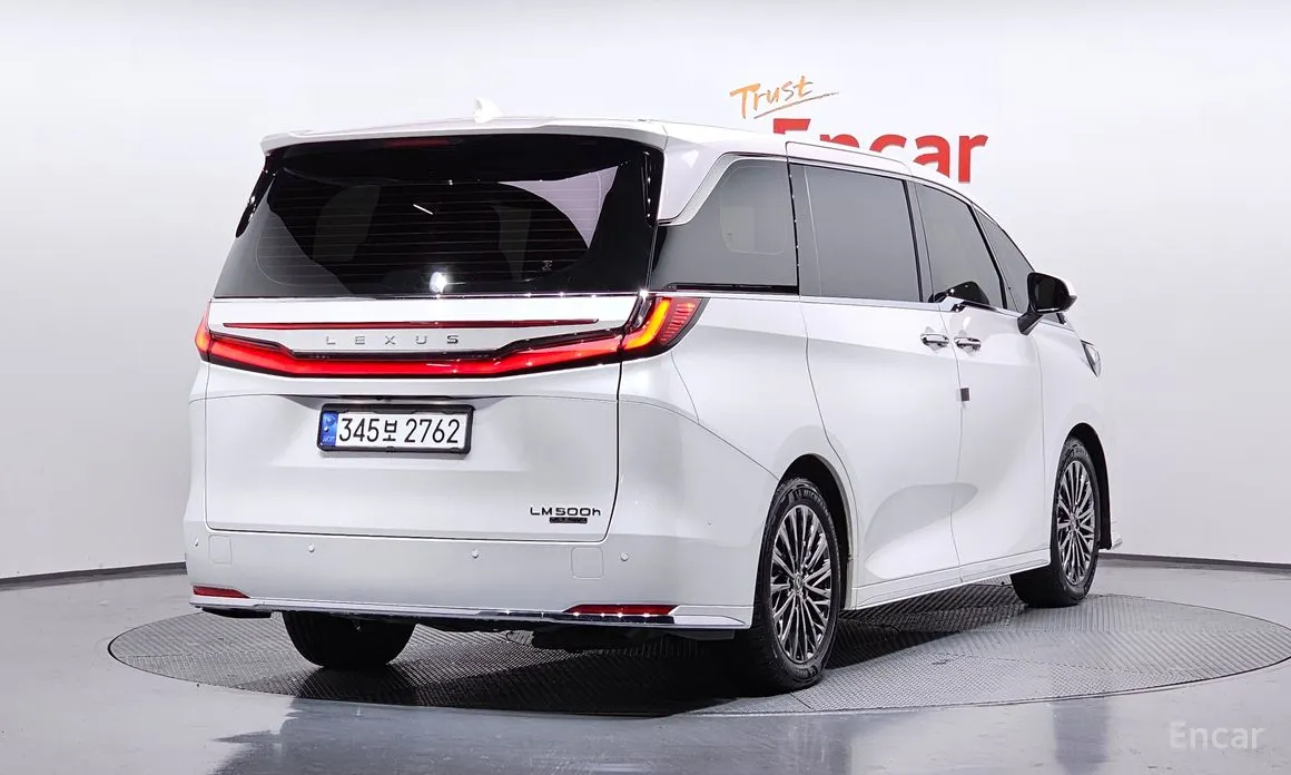 Фото 2 - Lexus LM