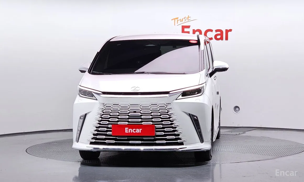 Фото 3 - Lexus LM