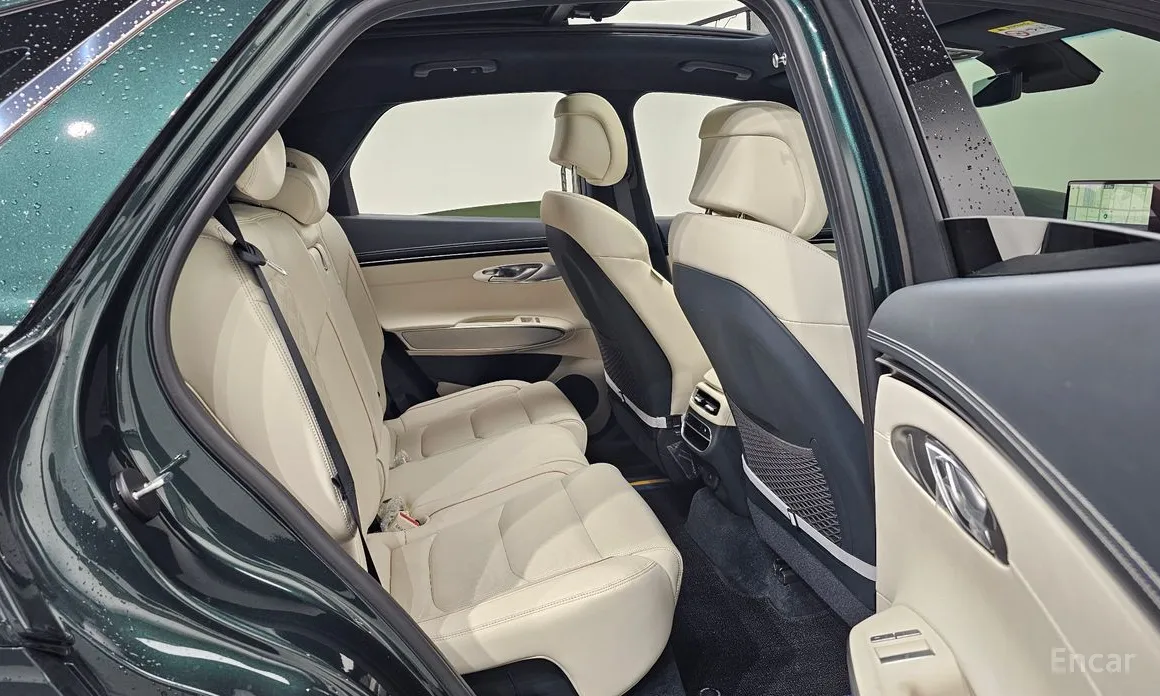 Фото 12 - Genesis GV70