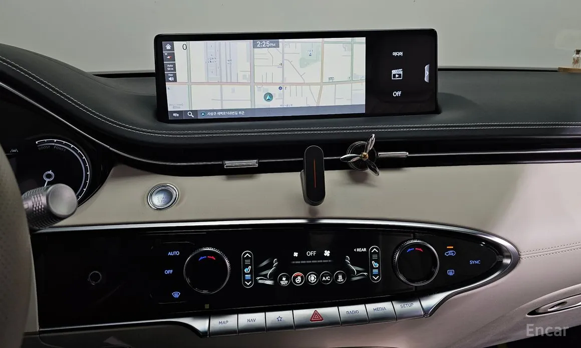 Фото 14 - Genesis GV70