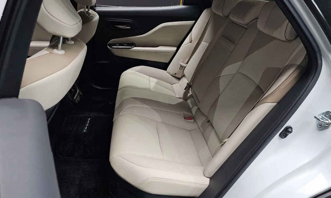 Фото 12 - Toyota Crown