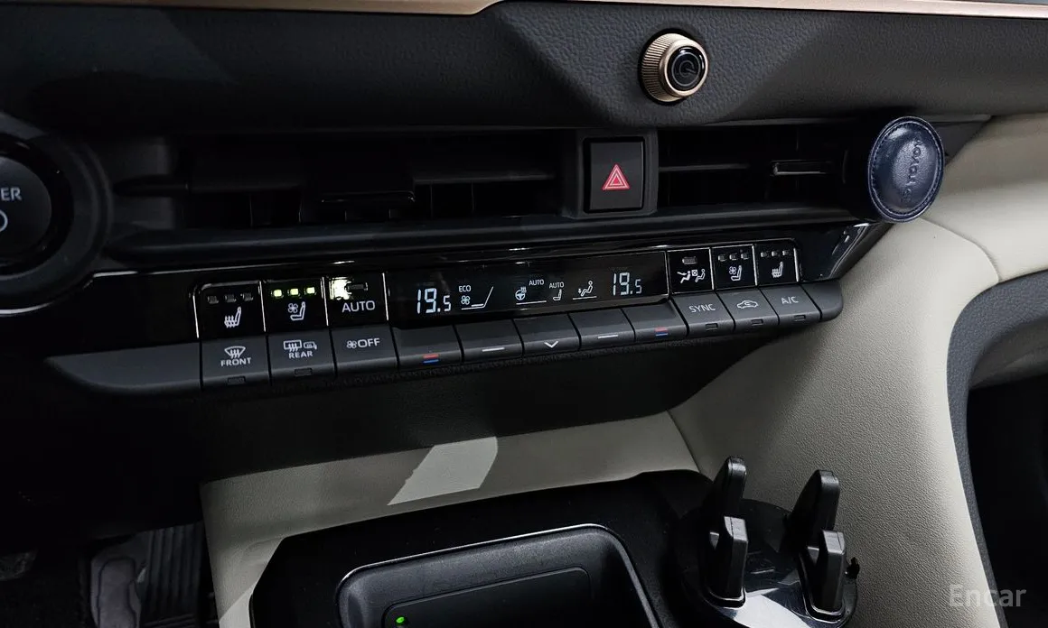 Фото 16 - Toyota Crown